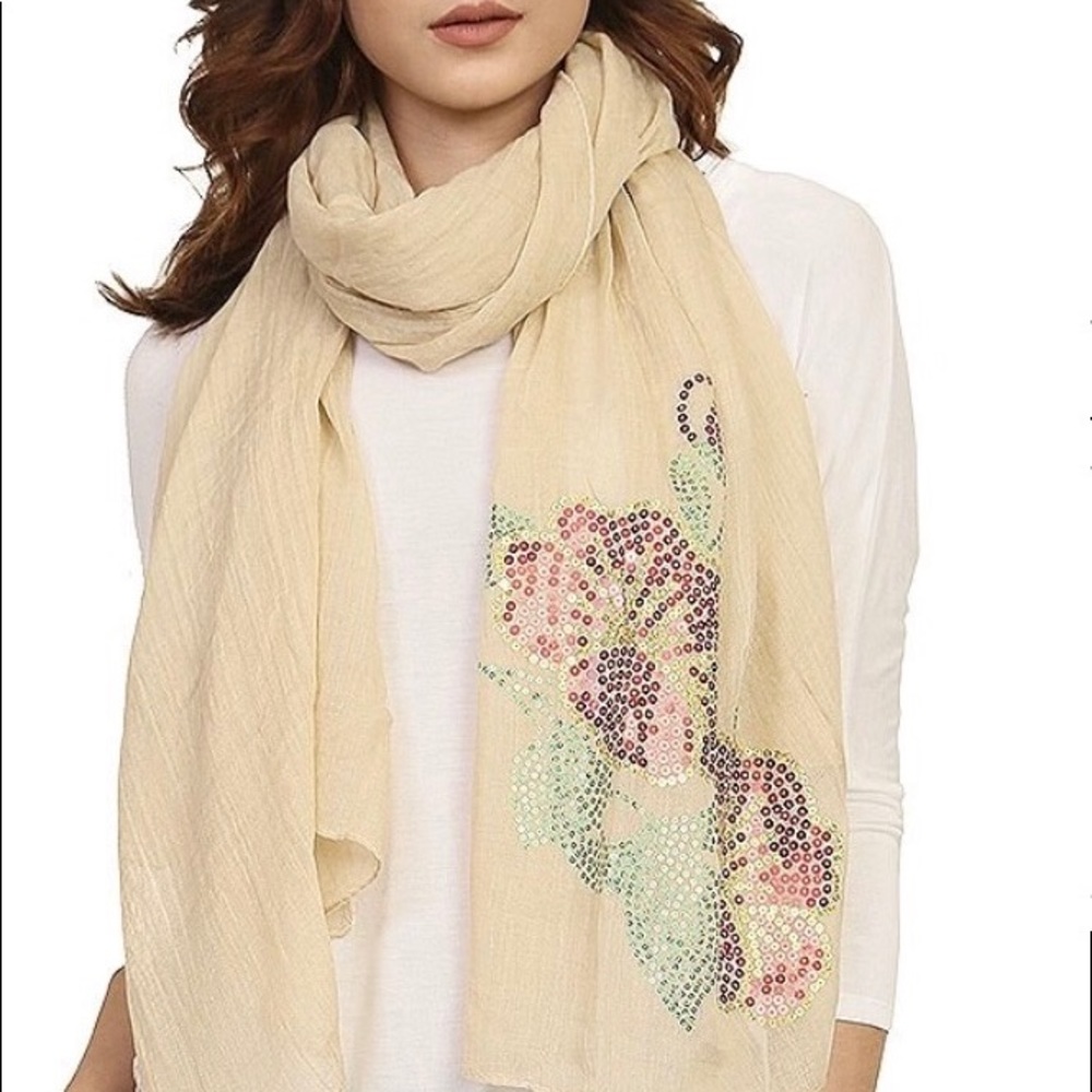 JUST IN!! 😍Sequined Flower Pattern Scarf 😍